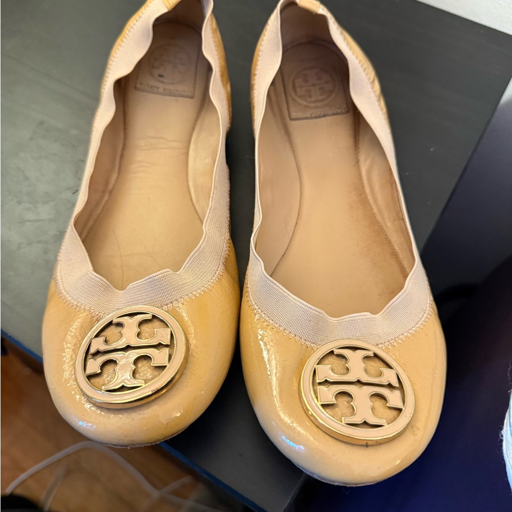 Tory Burch Beige Ballet Flats With Gold Logo